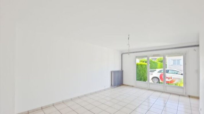 Voir la photo 1/10 du type house à Chevilly